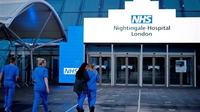 الصحة البريطانية: نعمل بنصف طاقتنا وندرس فرض قيود أكثر صرامة لمواجهة كورونا