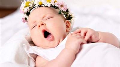 ما هي الضوضاء البيضاء وكيف تساعد الأطفال على النوم؟