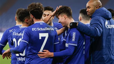 جروس يقود شالكة للانتصار الأول بالبوندسليجا برباعية أمام هوفنهايم