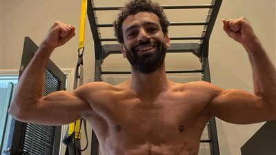 محمد صلاح يستعرض عضلاته فى الجيم ( صورة) 