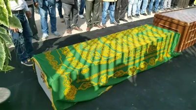 بدء صلاة الجنازة على جثمان هادي الجيار بمسجد الشرطة (صور)