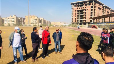 علاء عبد العال يعقد اجتماعه الأول مع لاعبي أسوان (صور)