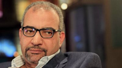 بيومي فؤاد يُعلن وفاة والده