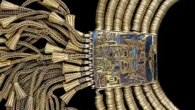 ضمنها عقد الملك الفضي.. أبرز  القطع المتبقية بمتحف التحرير