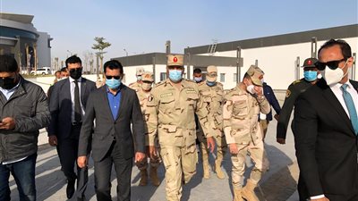 ‎وزير الرياضة ورئيس الهيئة الهندسية يتفقدان الصالة المغطاة بالعاصمة الإدارية الجديدة (صورة)