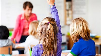 أمريكا تلزم الطلاب بالتطعيم بلقاح كورونا قبل عودتهم إلى المدارس