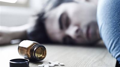 جرعة مخدرات زائدة.. كشف لغز العثور على جثة شاب في قنا