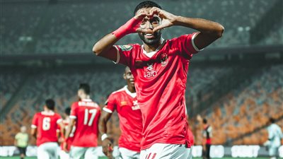 حسين الشحات يطالب الأهلي بالبت في عرض الوحدة الإماراتي