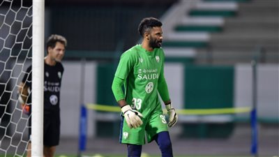 بعد إيقاف العويس.. من يحمي عرين الأهلي ضد الهلال اليوم في 