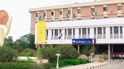 دار العلوم المنيا تناقش 