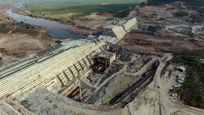 سفير مصر بواشنطن: علينا التعاون مع الإدارة الأمريكية الجديدة لحل خلاف سد النهضة