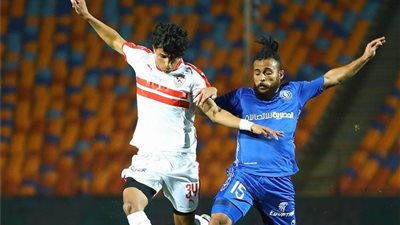 أحمد عيد يرتدي ملابس بدائية ويصطحب 