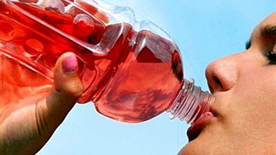 تناول المشروبات التي تحتوي على السكروز تقلل إنتاج الهرمونات التي تنظم الشهية (دراسة)