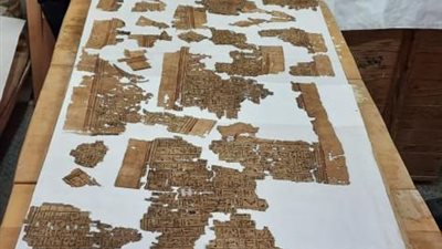 بينها بردية طولها 4 أمتار  لـ