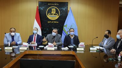 محافظ كفر الشيخ يستعرض ملف الصحة وتوفير أسطوانات الأكسجين مع أعضاء مجلسي النواب والشيوخ (صور)