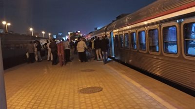 حي العامرية يكشف حقيقة توقف حركة القطارات بسبب تحطم الحاجز الحديدي 