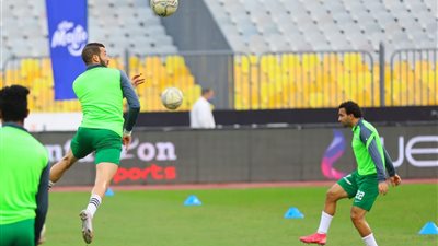 رغم الأمطار الغزيرة.. المصري يواصل تدريباته في برج العرب