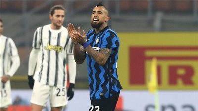 برأسية فيدال.. إنتر يتقدم على يوفنتوس بهدف في الشوط الأول