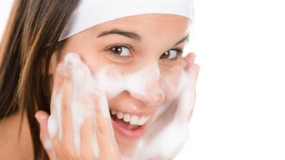 خطوات عمل تنظيف البشرة بالمنزل