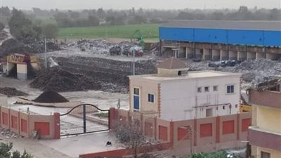 سكان شبين الكوم: قربنا نسيب بيوتنا من القمامة في مصنع التدوير (صور) 