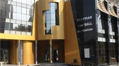 لجنة الحكام: 