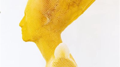 فنان سلوفاكي يصنع تمثال 