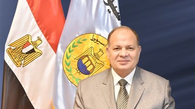 محافظ أسيوط: حملات مكثفة للتفتيش على عمل شبكات واسطوانات الأكسجين وتخزينها بالمستشفيات