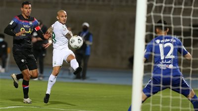 أهلي جدة يفوز على أبها ويطارد الهلال في الدوري السعودي
