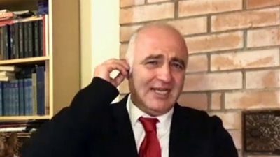 أستاذ أحياء: اللقاح الروسي على شكل بخاخ وسيكون جاهزًا بنهاية 2021