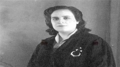 أم لـ9 أبناء ومحامية ناجحة.. مفيدة عبد الرحمن أول امرأة تمتهن المحاماة في مصر