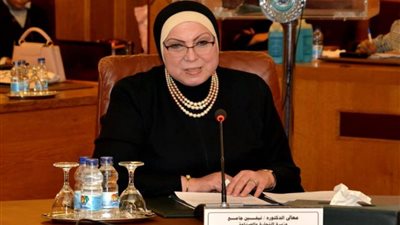 نيفين جامع تلتقي وزراء المالية والصناعة بالسودان