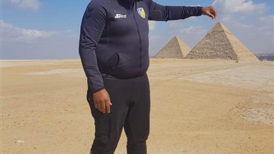 العملاق الكونغولي ومنتخب ألمانيا لكرة اليد يزورون الأهرامات