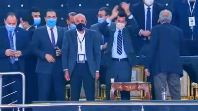 مونديال اليد.. أشرف صبحي مشجع بدرجة وزير في لقاء مصر والاتحاد الروسي 