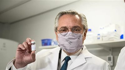 الرئيس الأرجنتيني يتلقى الجرعة الأولى من لقاح 