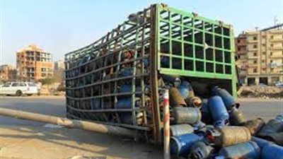 انقلاب سيارة أسطوانات غاز بطريق الإسماعيلية القاهرة الصحراوي 