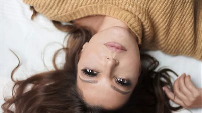 سميرة سعيد تبدأ طرح أغاني ألبومها الجديد قريبًا وتشوق جمهورها بصورة دعائية