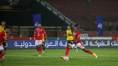 اتجاه في الأهلي لاستبعاد الكونغولي والتر بواليا من التشكيل الأساسي في المباريات