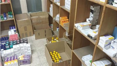 ضبط 142 ألف كمامة طبية ونصف مليون قرص مكمل غذائي مجهولة المصدر في 3 مصانع بالإسكندرية