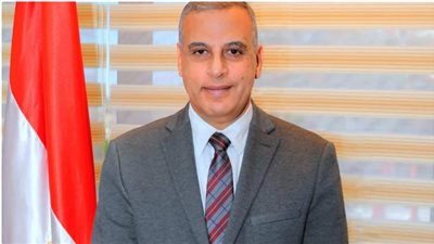 محافظ سوهاج يقرر ترقية 125 معلمًا وإخصائيًا ونقل 65 إلى وظائف معلمين