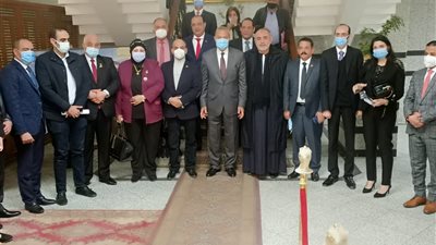 محافظ القليوبية خلال اجتماعه بنواب البرلمان: علينا التكاتف من أجل تقديم الخدمات للمواطنين