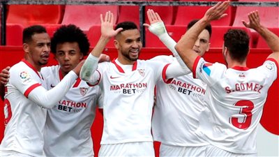 النصيري يُسجل هاتريك ويقود إشبيلية للفوز على قادش