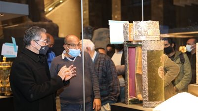 تمهيدًا لافتتاحه.. وزير السياحة والآثار يتفقد اللمسات النهائية لمتحف عواصم مصر