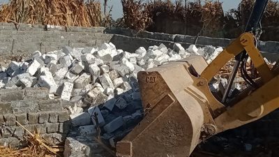 بأمر المحافظ.. إزالة فورية لـ65 حالة بناء مخالف بالفيوم (صور)