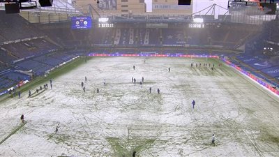 الثلوج تغطي ستامفورد بريدج قبل انطلاق لقاء تشيلسي وولوتن تاون (صور)