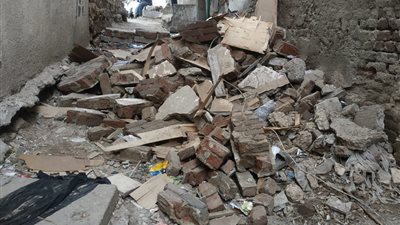 بدون إصابات.. انهيار أجزاء بعقار في الإسكندرية (صور)