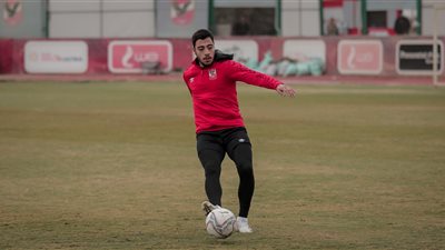 أكرم توفيق ينتظم في مران الأهلي الجماعي