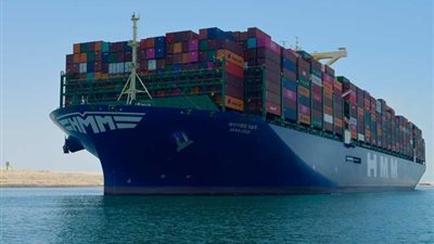 حقيقة فيديو جنوح سفينة حاويات بالمجرى الملاحي لقناة السويس  