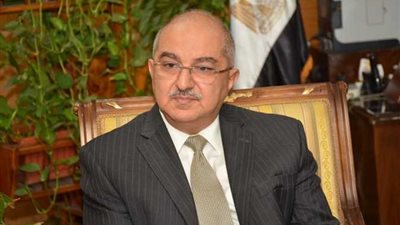 رئيس جامعة أسيوط يهنئ الرئيس السيسي بذكرى ثورة 25 يناير ويشيد بإنجازاته