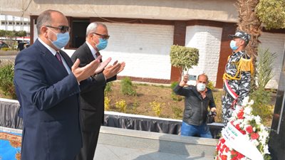 الهجان يهنئ مدير أمن القليوبية بمناسبة عيد الشرطة الـ69.. ويضع  إكليلا من الزهور على قبر الجندي المجهول