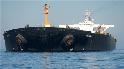 رئيس هيئة قناة السويس يعلق على تصادم سفينتين في قناة السويس